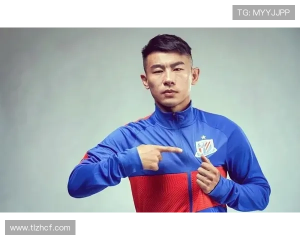 从白大褂到绿茵场医生如何逆袭成为足球明星的传奇之路